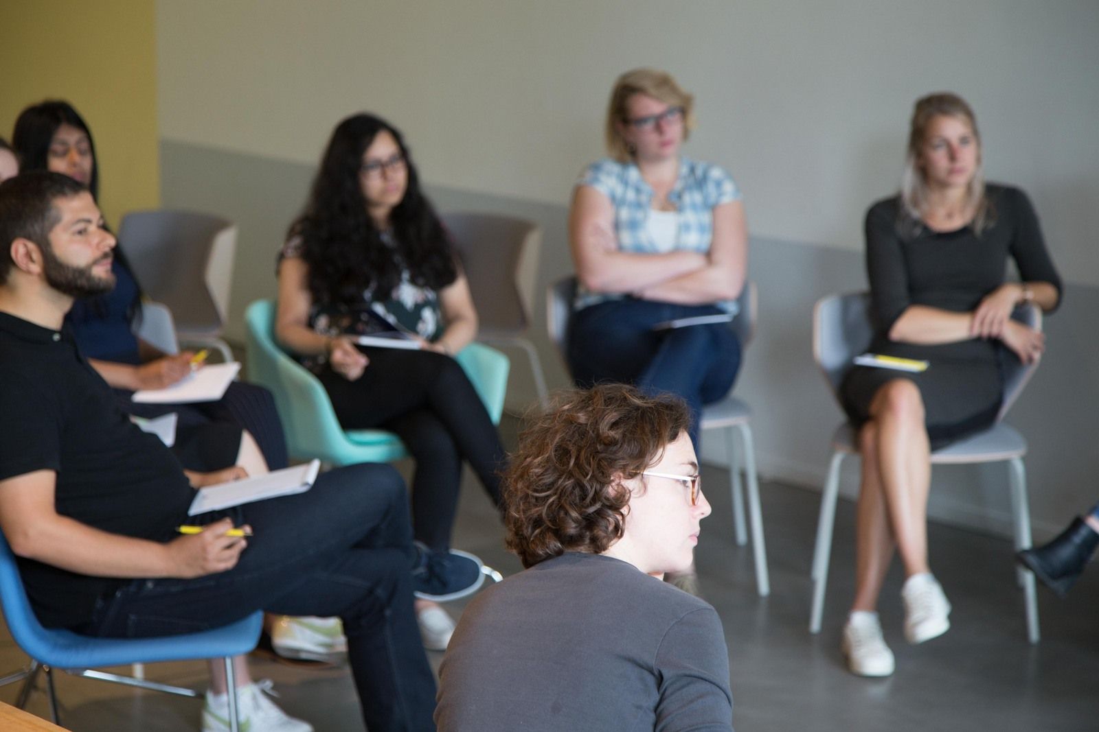 groep luistert naar inbreng